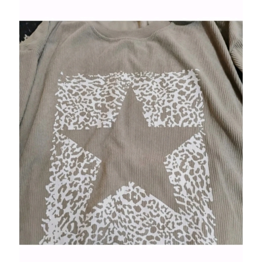 SHEIN Tan Long Sleeve with Star - Picture 2 of 7